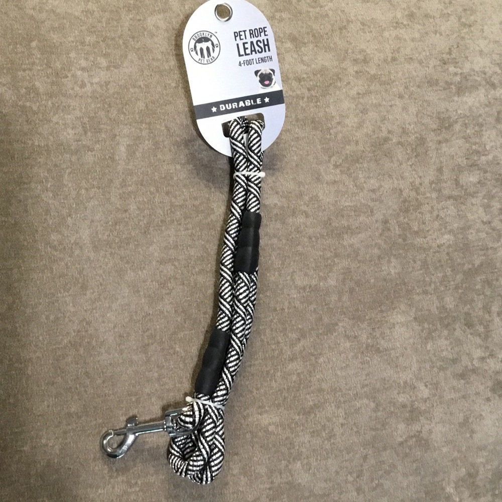 Brooklyn Pet Gear black & white 4’ pet leash, NWT.